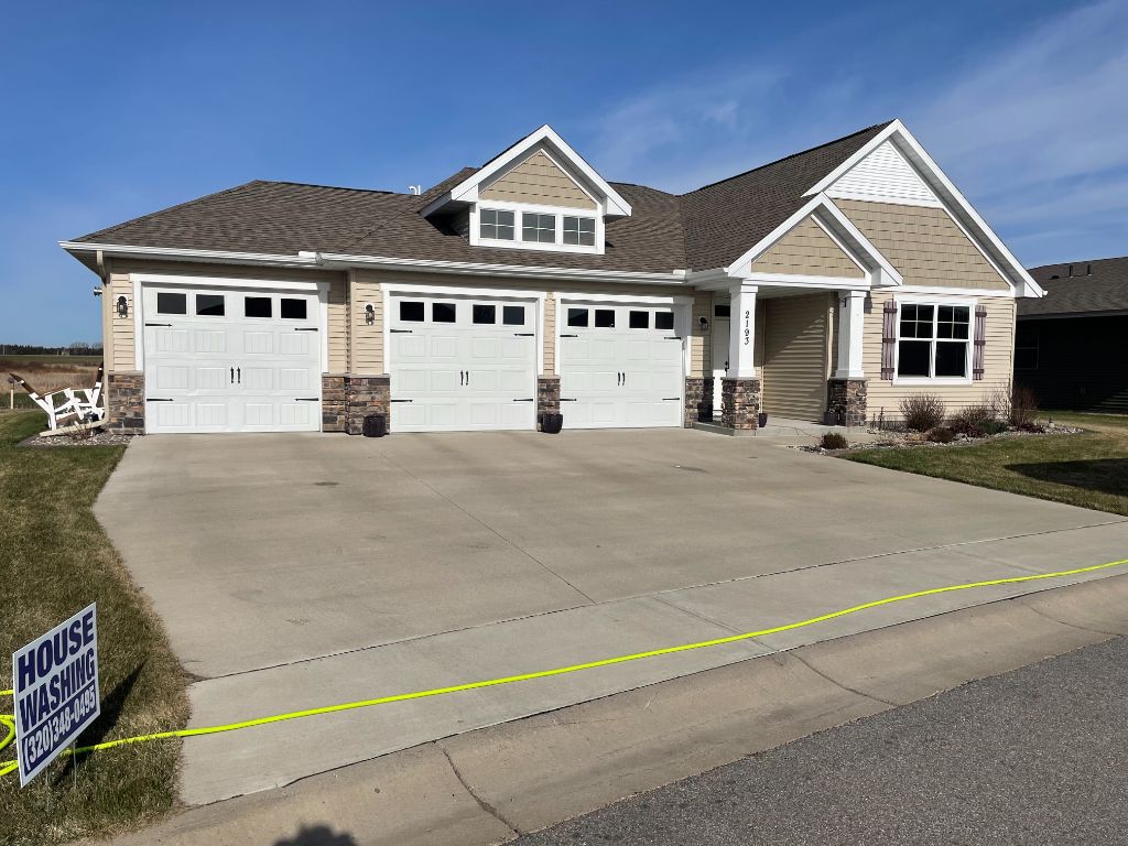 Beautiful Single Level House Wash & Window Cleaning in Sartell, MN